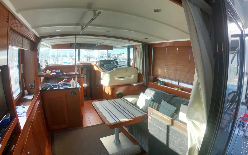 slider 10 Beneteau Swift Trawler 44