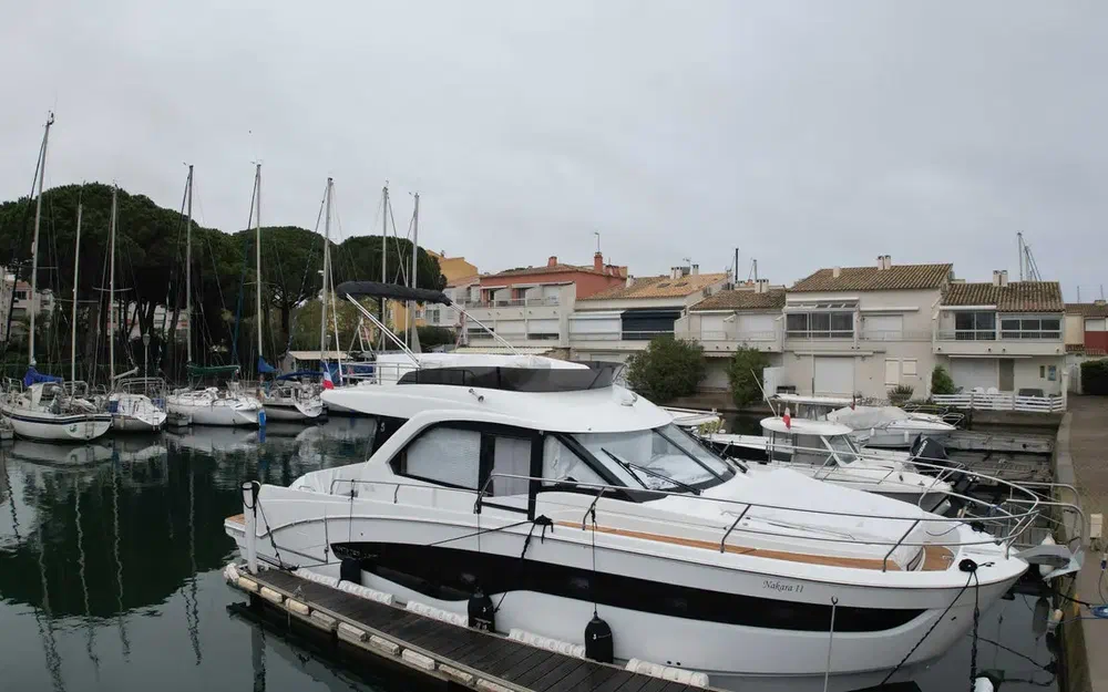 slider 1 Beneteau Antares 12