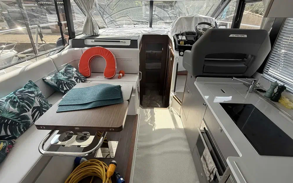 slider 28 Beneteau Antares 12