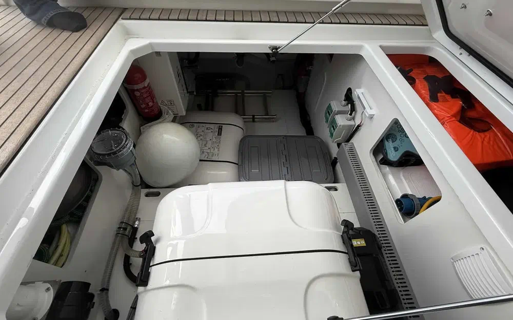 slider 34 Beneteau Antares 12