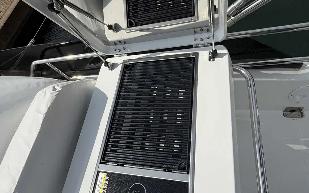 slider 38 Beneteau Antares 12