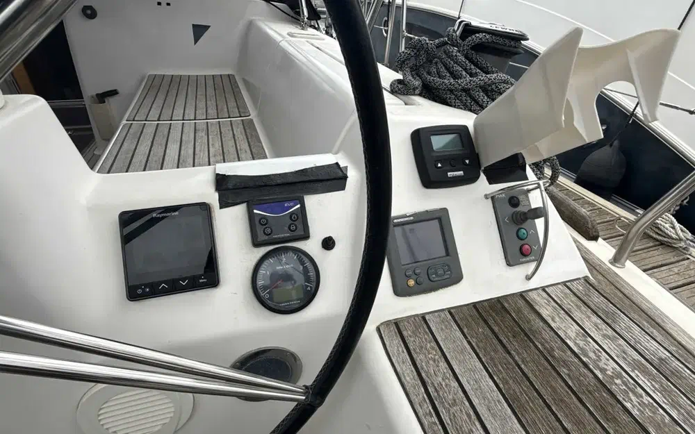 slider 12 Dufour 445