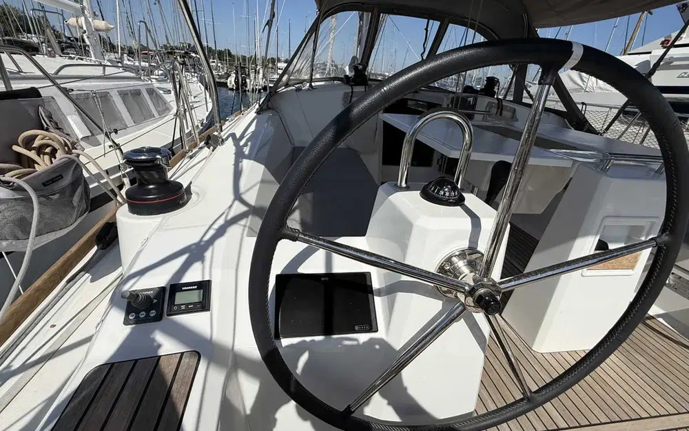 slider 10 Beneteau Oceanis 38.1