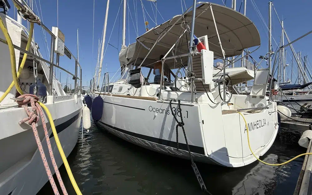 slider 1 Beneteau Oceanis 38.1