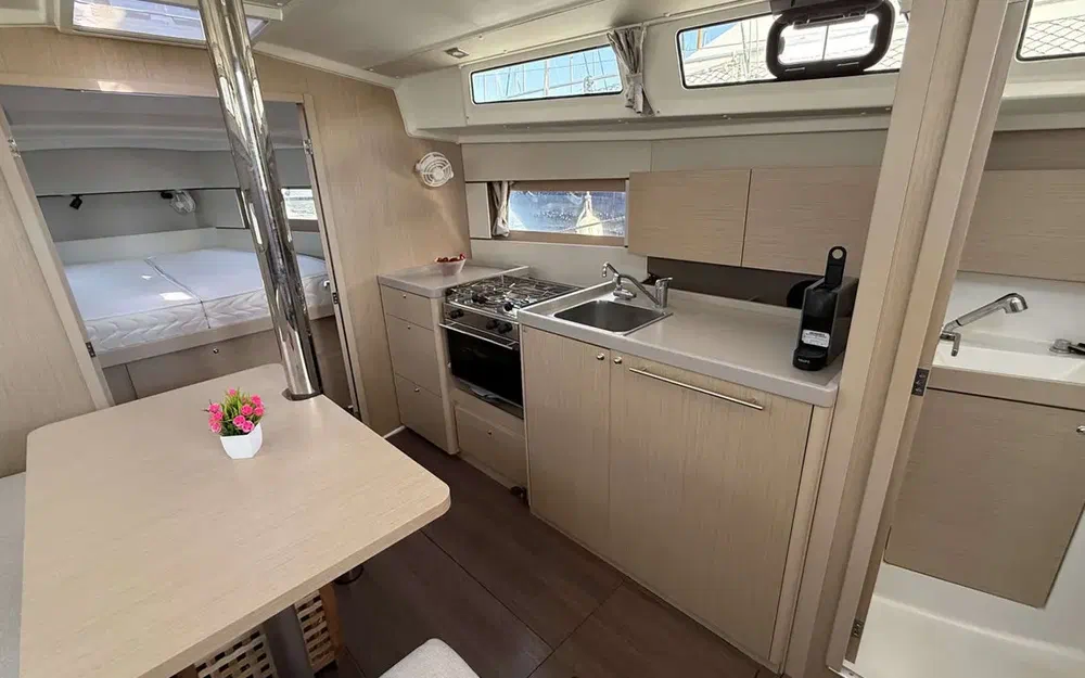 slider 22 Beneteau Oceanis 38.1