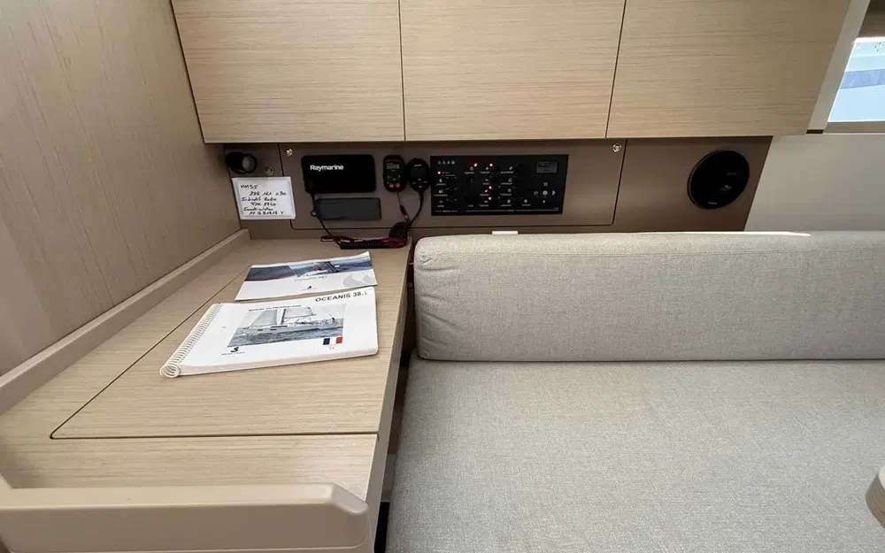 slider 25 Beneteau Oceanis 38.1