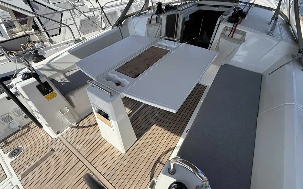 slider 5 Beneteau Oceanis 38.1