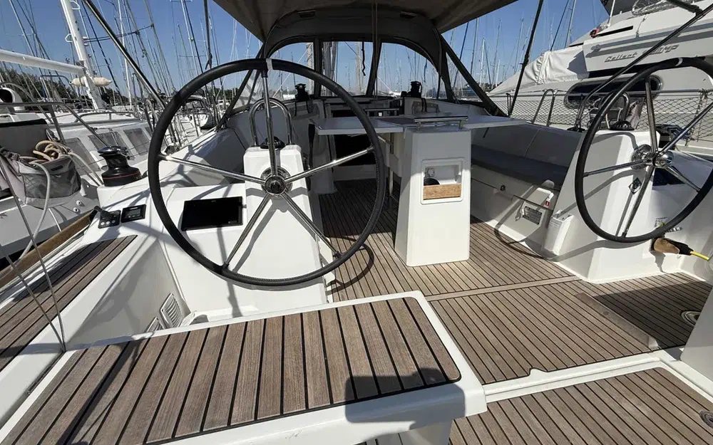 slider 7 Beneteau Oceanis 38.1