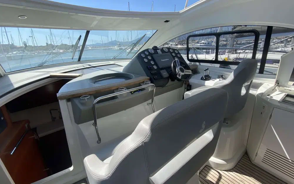 slider 9 Beneteau Monte Carlo 42