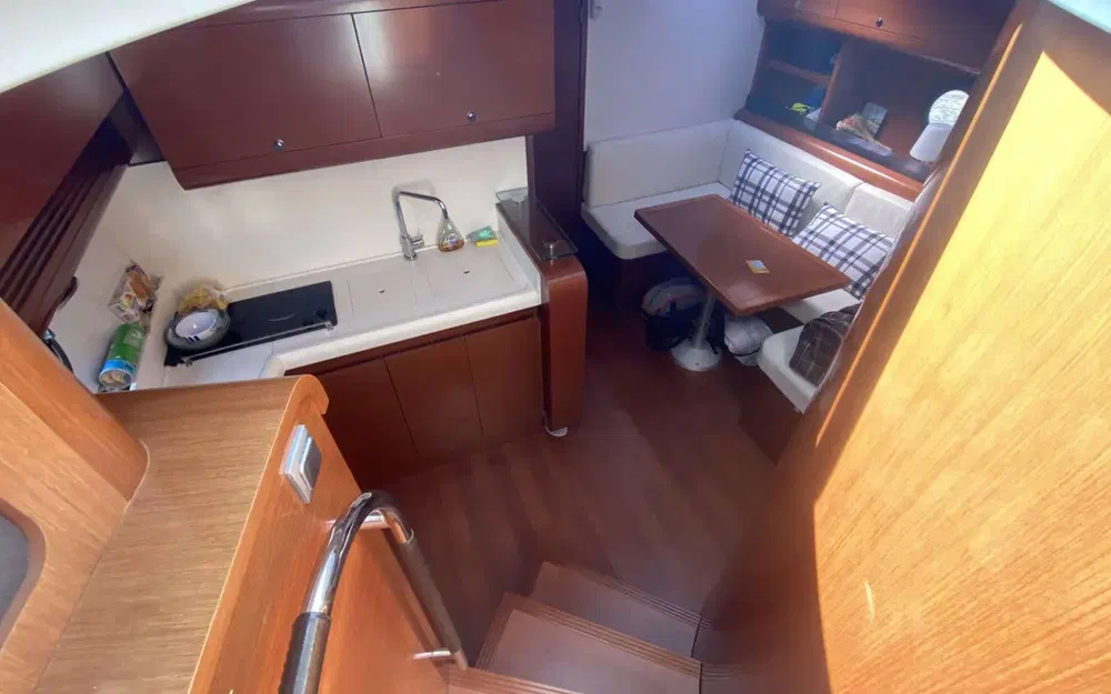 slider 18 Beneteau Monte Carlo 42