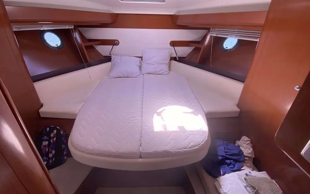 slider 22 Beneteau Monte Carlo 42