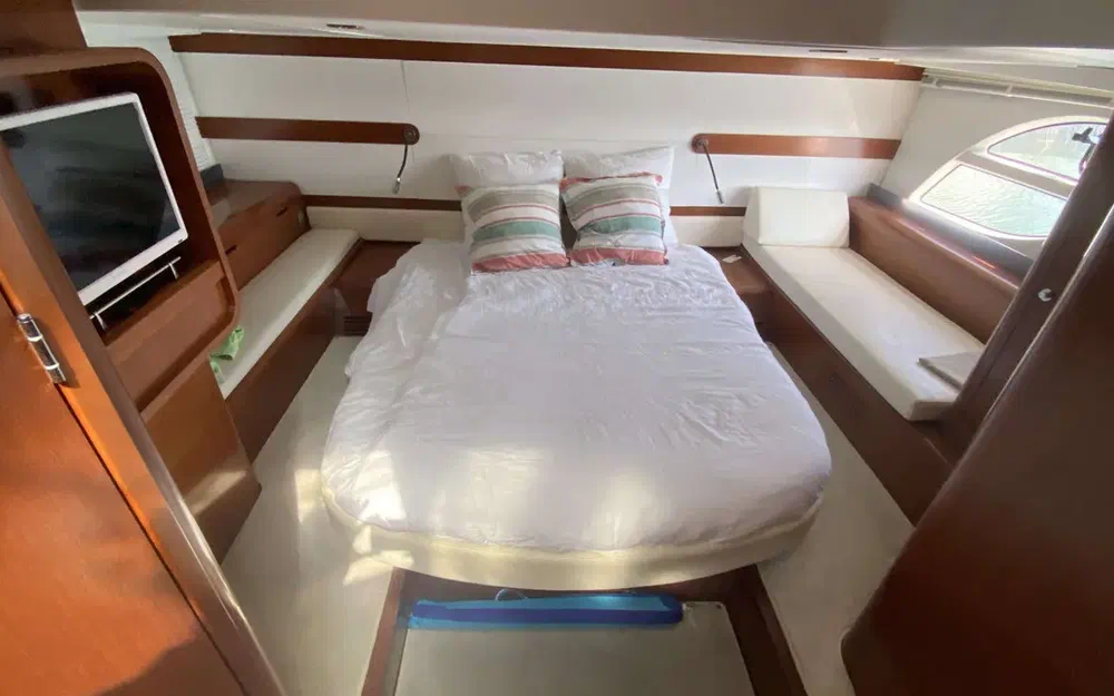 slider 24 Beneteau Monte Carlo 42