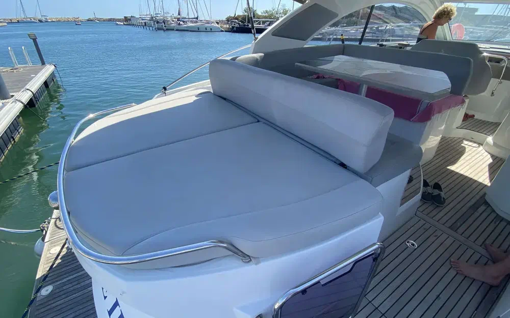 slider 8 Beneteau Monte Carlo 42