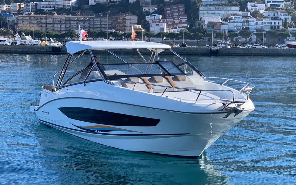 slider 5 Beneteau Flyer 10