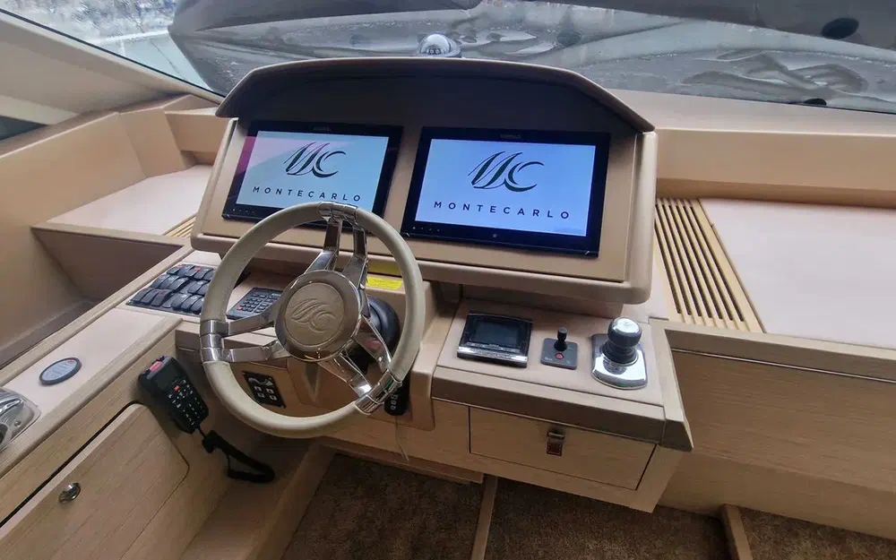 slider 14 Beneteau Monte Carlo 6