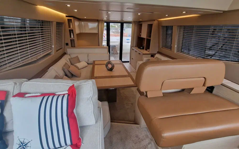 slider 17 Beneteau Monte Carlo 6