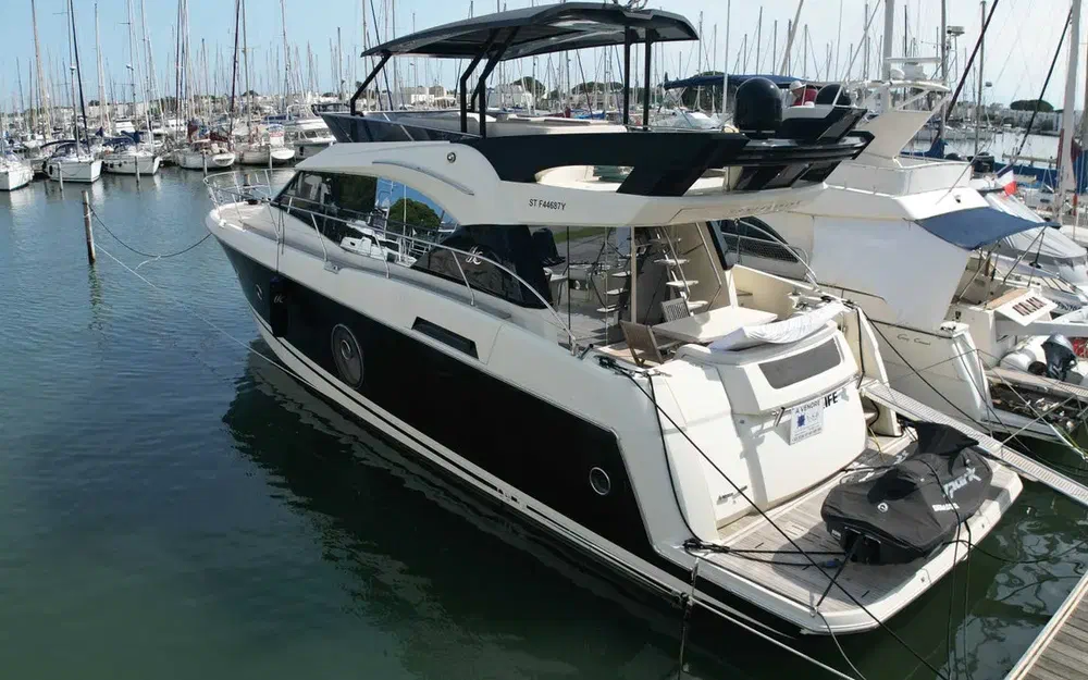 slider 1 Beneteau Monte Carlo 6