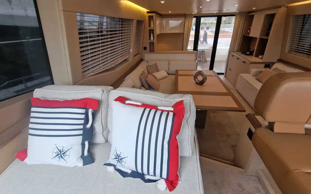 slider 19 Beneteau Monte Carlo 6