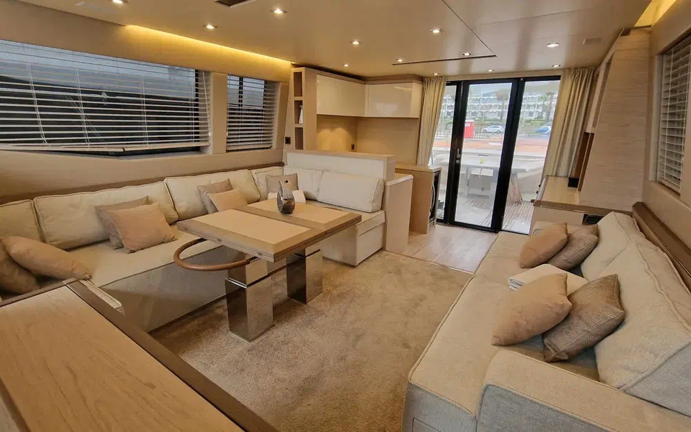 slider 3 Beneteau Monte Carlo 6