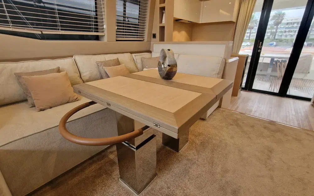 slider 5 Beneteau Monte Carlo 6