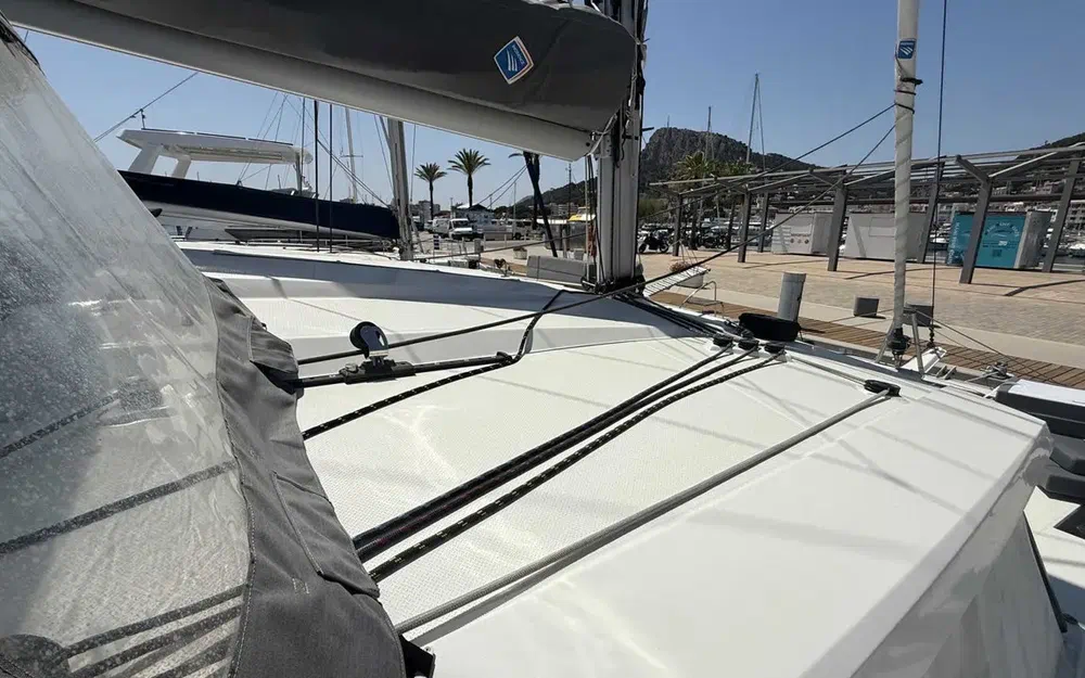 slider 11 Fountaine Pajot Astrea 42