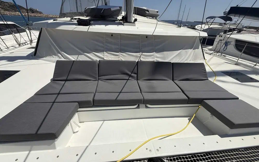 slider 12 Fountaine Pajot Astrea 42