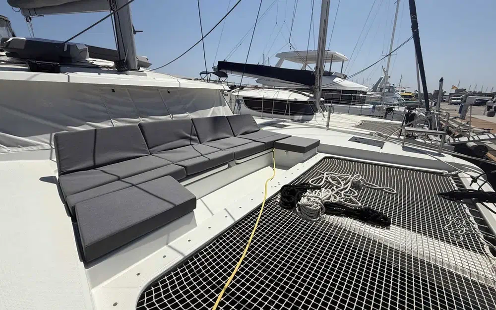 slider 13 Fountaine Pajot Astrea 42