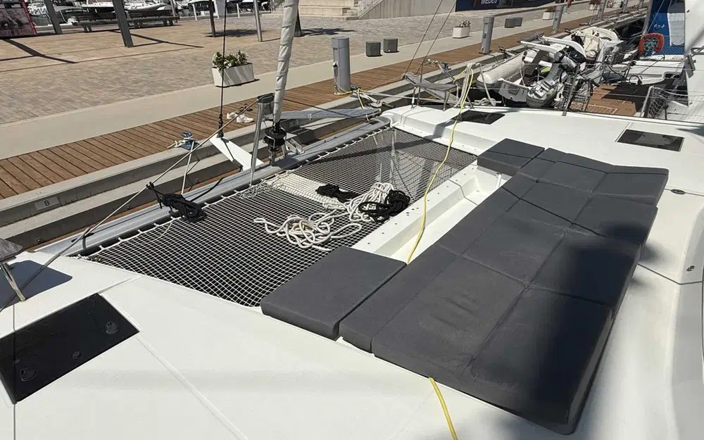 slider 16 Fountaine Pajot Astrea 42