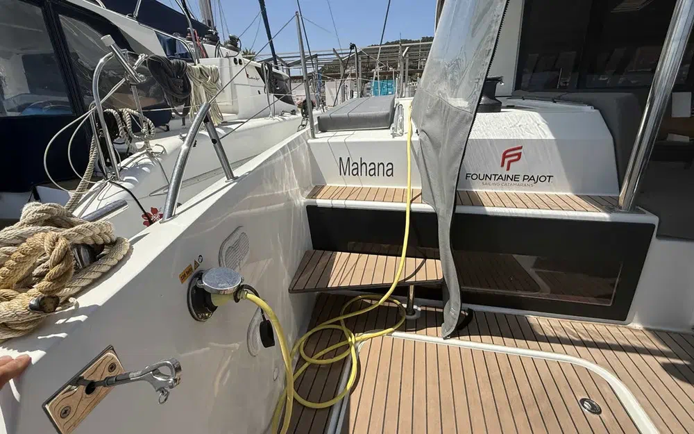 slider 17 Fountaine Pajot Astrea 42
