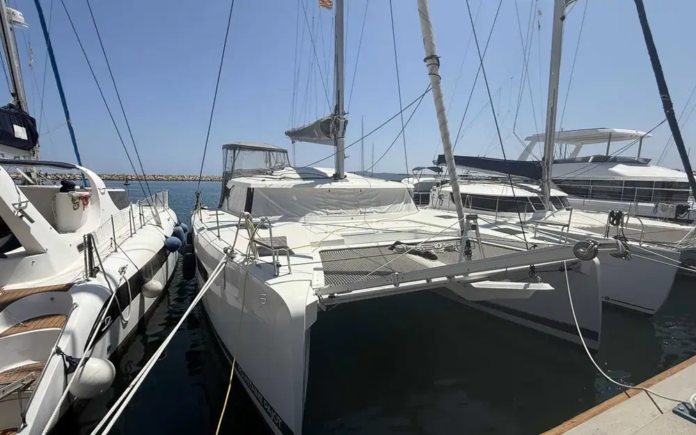 slider 1 Fountaine Pajot Astrea 42