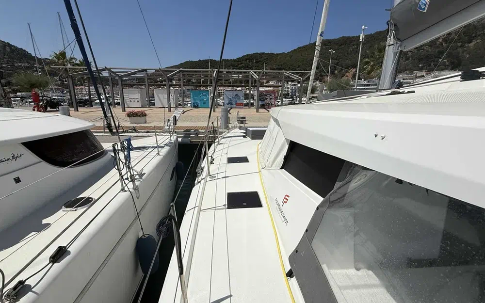 slider 19 Fountaine Pajot Astrea 42