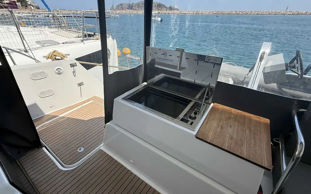 slider 21 Fountaine Pajot Astrea 42