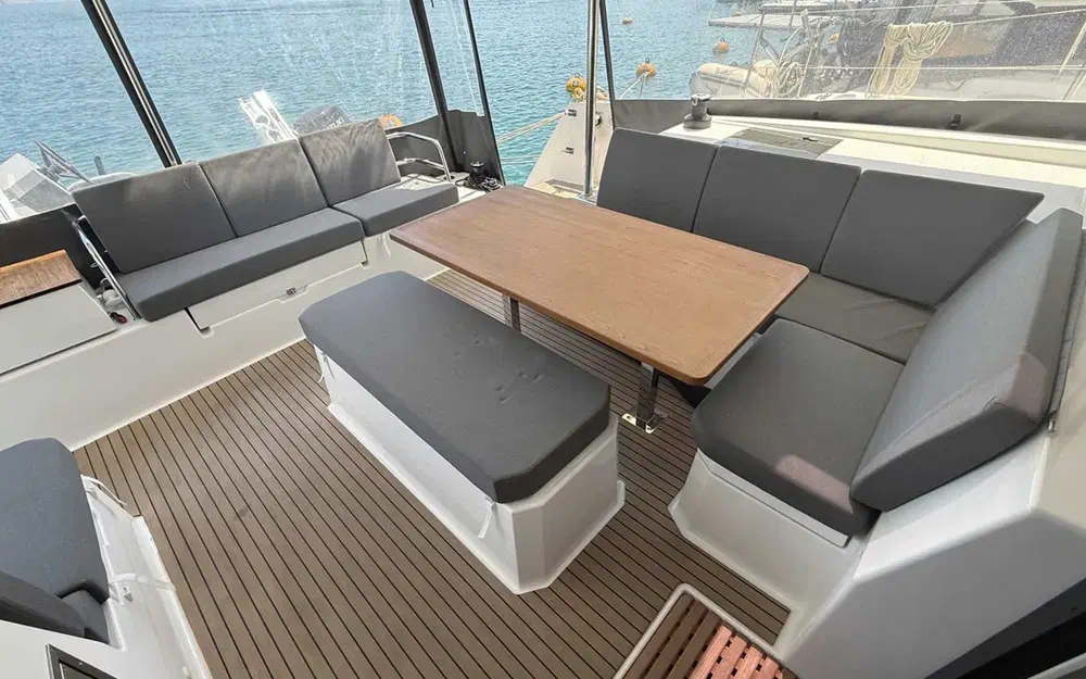 slider 23 Fountaine Pajot Astrea 42