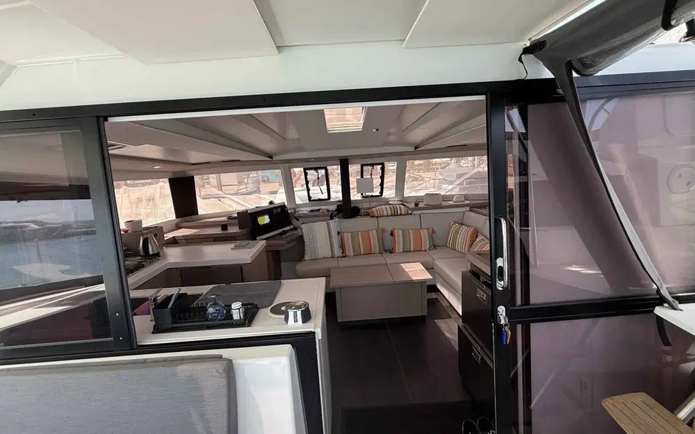 slider 27 Fountaine Pajot Astrea 42