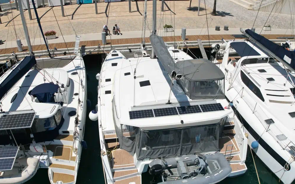 slider 2 Fountaine Pajot Astrea 42