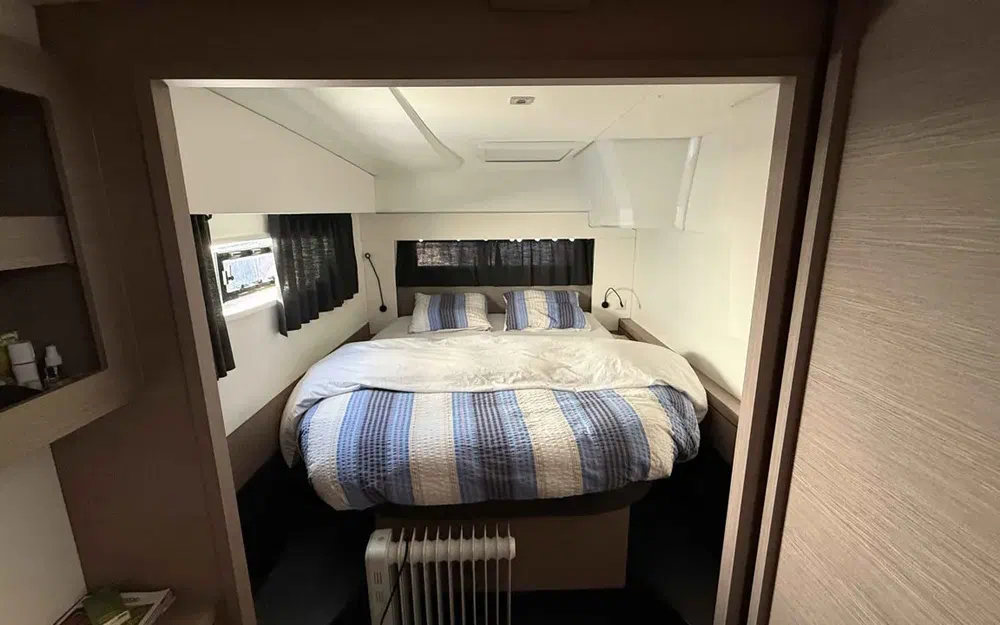 slider 36 Fountaine Pajot Astrea 42