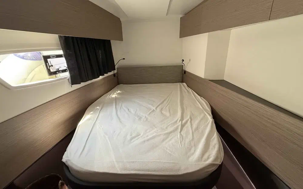 slider 37 Fountaine Pajot Astrea 42