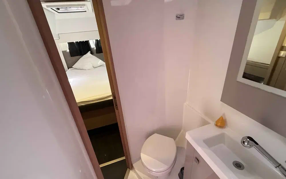 slider 38 Fountaine Pajot Astrea 42