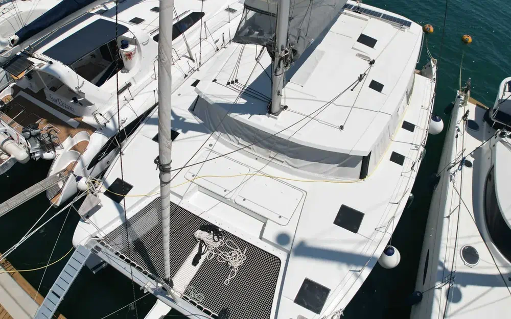 slider 3 Fountaine Pajot Astrea 42