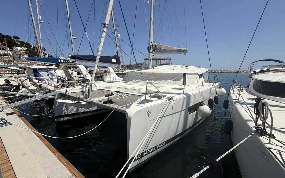 slider 4 Fountaine Pajot Astrea 42