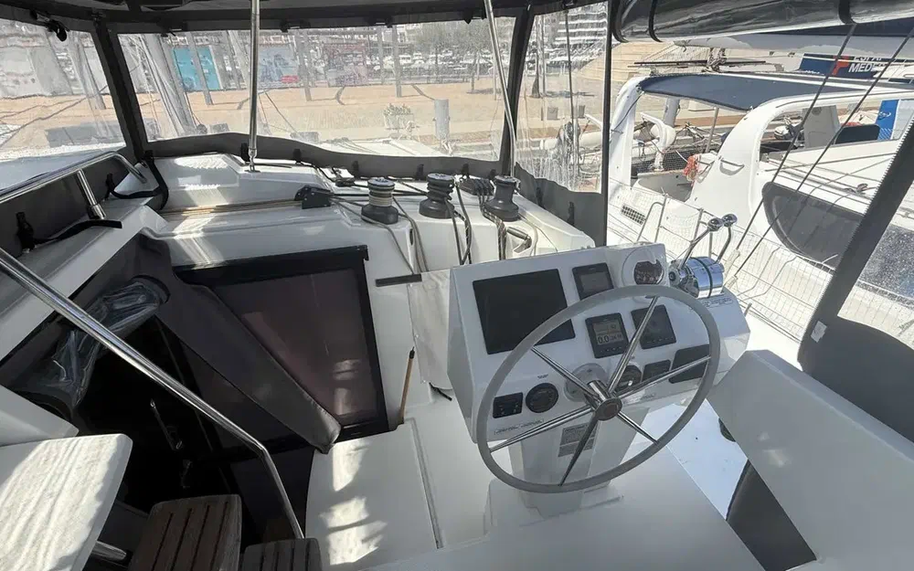 slider 5 Fountaine Pajot Astrea 42