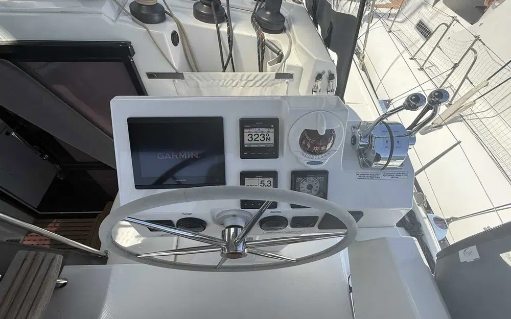 slider 6 Fountaine Pajot Astrea 42