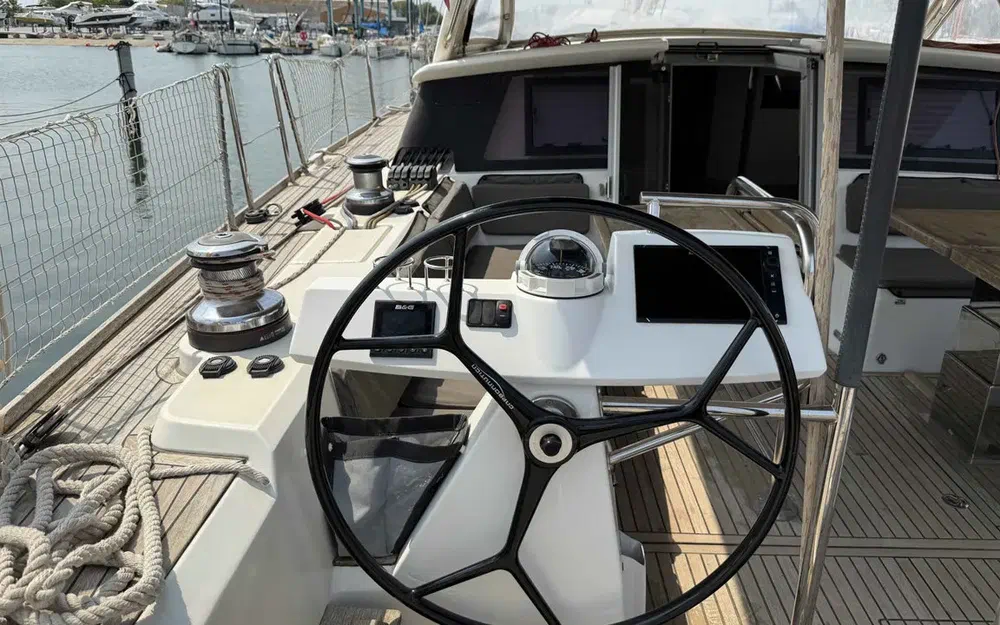 slider 9 Beneteau Sense 51