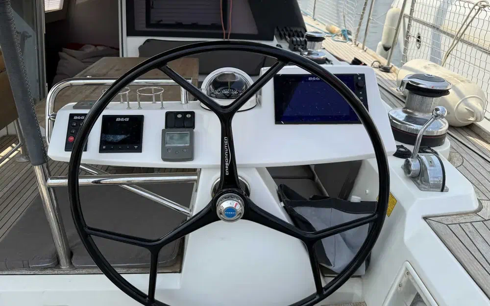 slider 10 Beneteau Sense 51