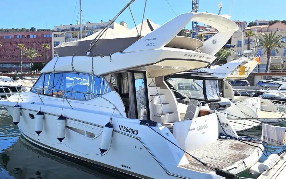 slider 0 Prestige Yachts 400