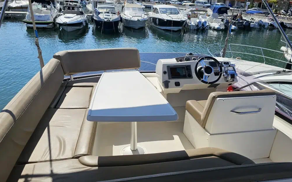 slider 3 Prestige Yachts 400