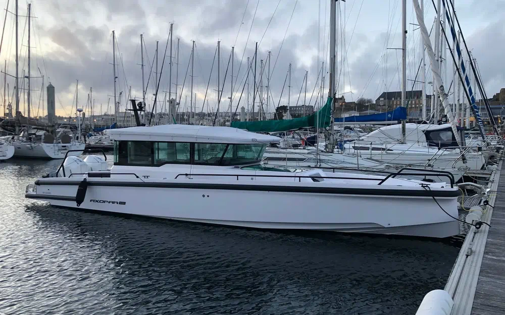 slider 0 Axopar  37 XC Cross Cabin