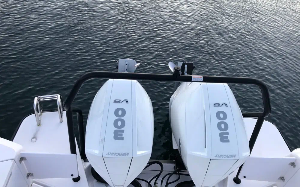 slider 10 Axopar  37 SC