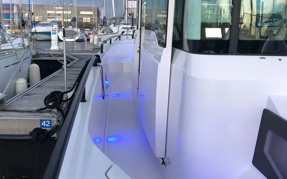 slider 11 Axopar  37 XC Cross Cabin