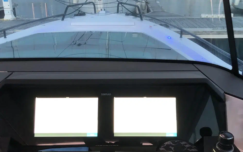 slider 13 Axopar  37 XC Cross Cabin